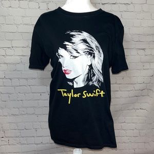 Black Taylor Swift Gildan Tee Shirt Size Medium